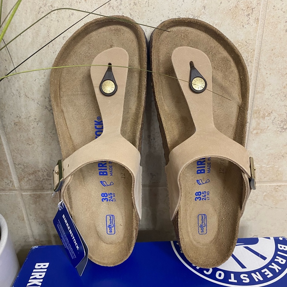 BIRKENSTOCK Gizeh Leather Sandals in Sandcastle Size 38 Reg New in Box ($140)